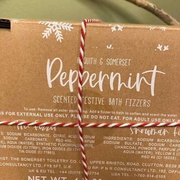 NIB! NEW HAPPY HOLIDAYS FESTIVE PEPPERMINT BATH FIZZERS - Picture 10 of 12
